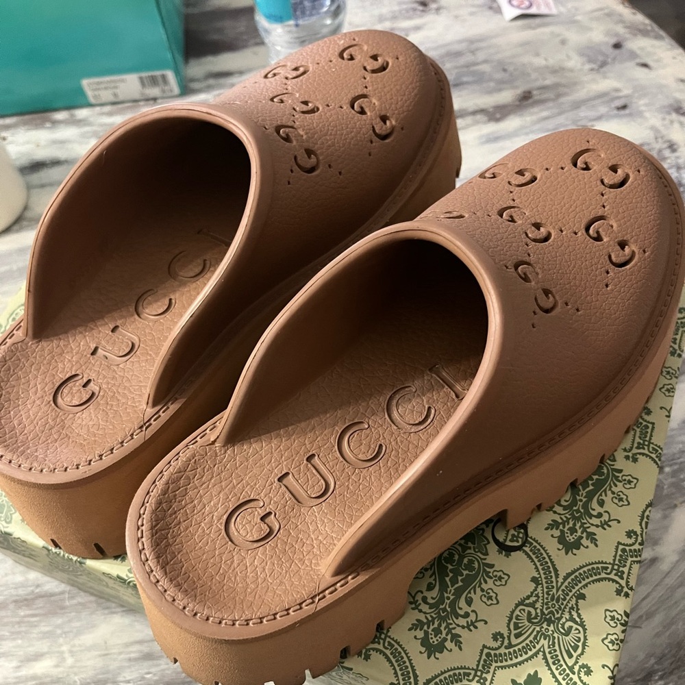 Gucci platform perforated